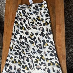 NWT size med silky leopard print skirt